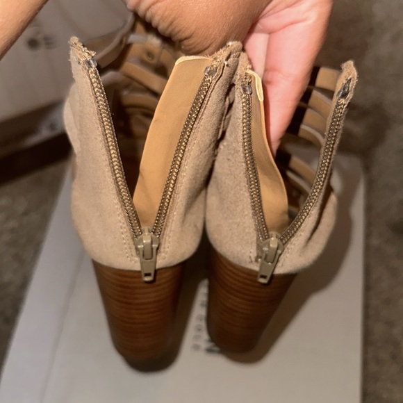 Crown Vintage heels - Picture 7 of 11